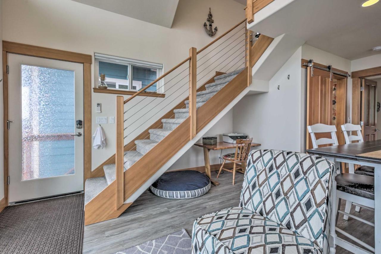 Chic Beachfront Abode With Balcony And Beach Access! Яхатс Экстерьер фото